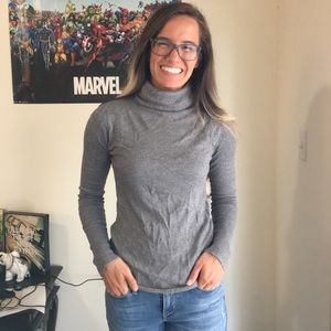 Grey long-sleeve turtleneck